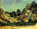 Berge bei Saint Remy mit dunklem Häuschen Vincent van Gogh